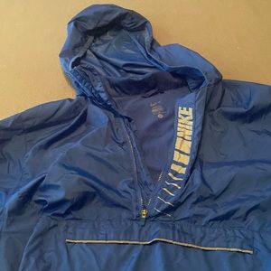 Mens size L Nike windbreaker. Good condition.